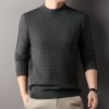 Warmer Herrenpullover mit weichem Strick und Rundhalsausschnitt Warmer Herrenpullover mit weichem Strick und Rundhalsausschnitt