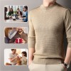 Warmer Herrenpullover mit weichem Strick und Rundhalsausschnitt Warmer Herrenpullover mit weichem Strick und Rundhalsausschnitt